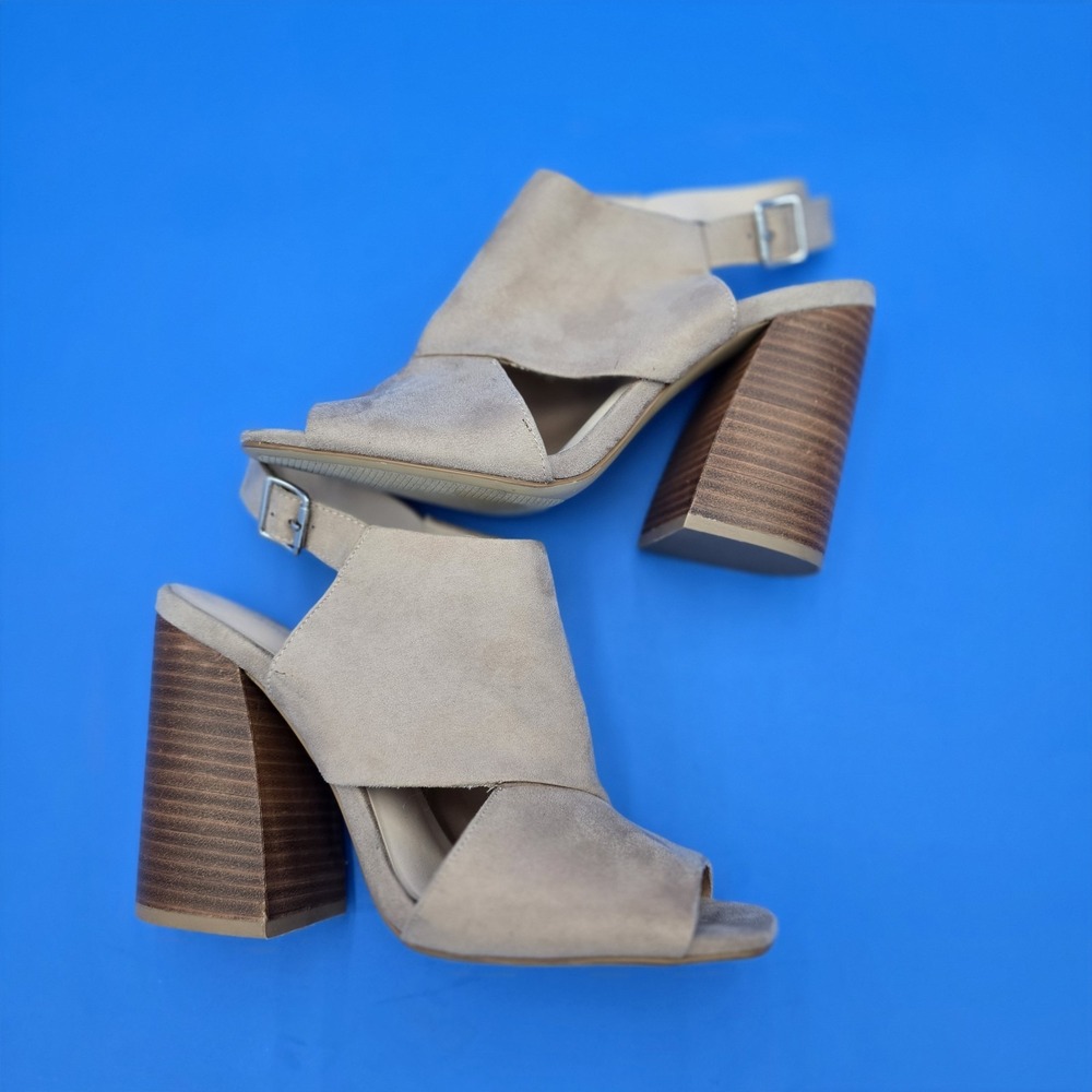 MADDEN GIRL Women's Carolin Block Heel Sandals Nude Beige Micro Suede Size 9.5M